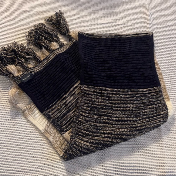 NWT Calvin Klein Knit Scarf - Picture 2 of 7